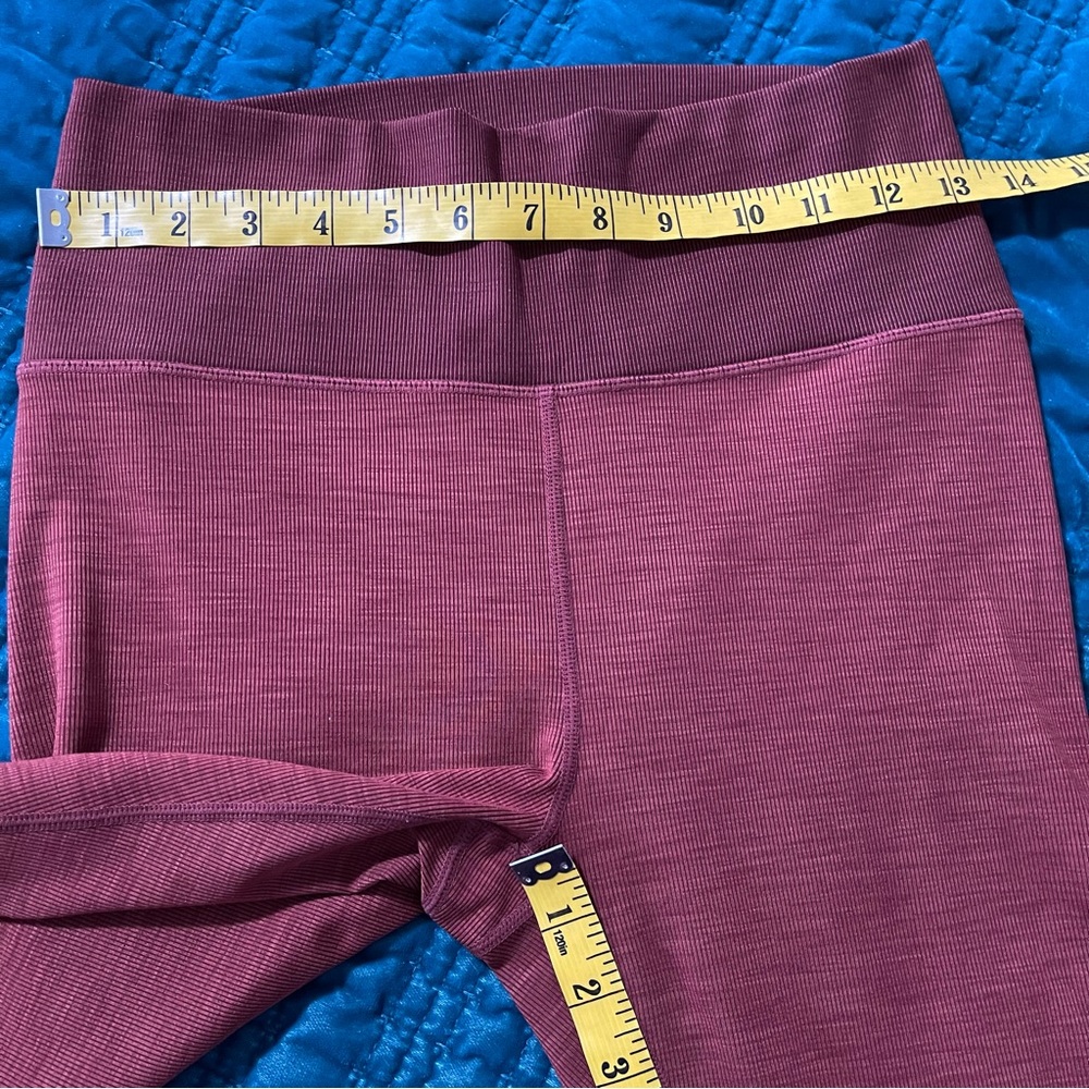 Vuori Women's Rust Red Seamless Leggings & Sports Bra Set - Picture 11 of 13